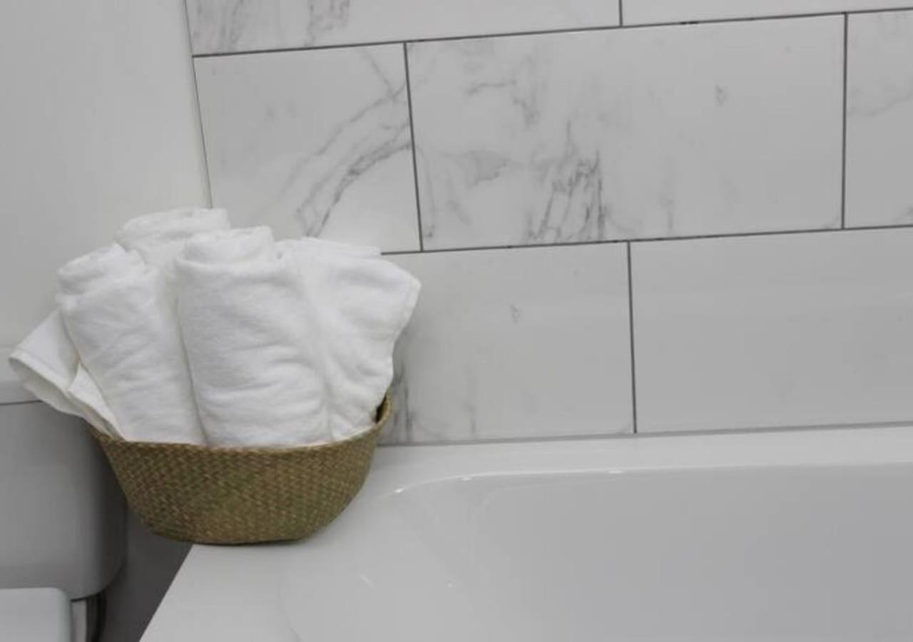 Newly Refurbished 3 Bed 2.5 Bath House In Staines Villa Eksteriør billede